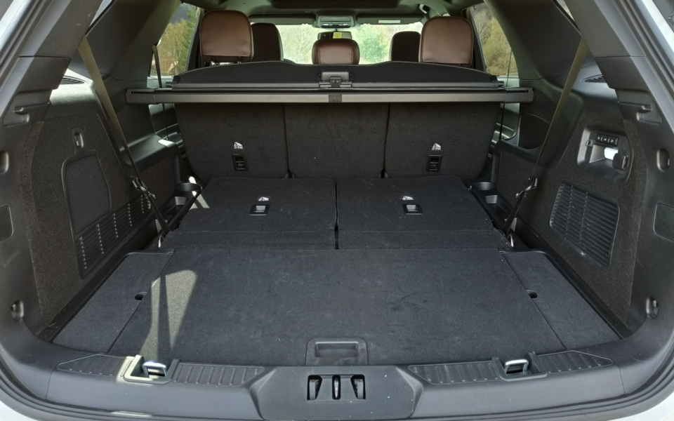 Ford Explorer 3.0 EcoBoos PHEV Platinum csomagtér, lehajtott haradik üléssorral